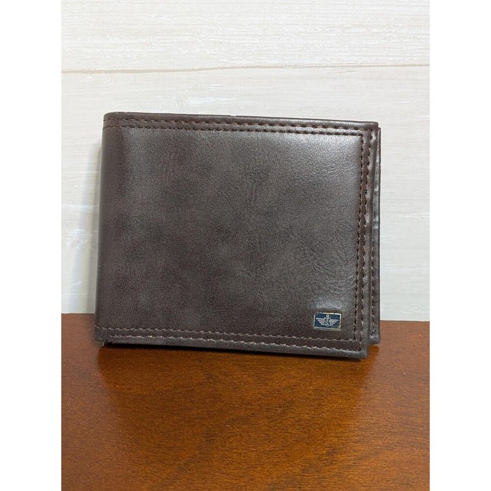 NEW Dockers Mens Bifold Wallet Brown Coated Leather Blue Chambray Lining